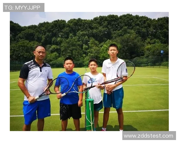 南京网球队的训练与比赛状态全景揭秘，网球巨献带你深入了解他们的奋斗历程